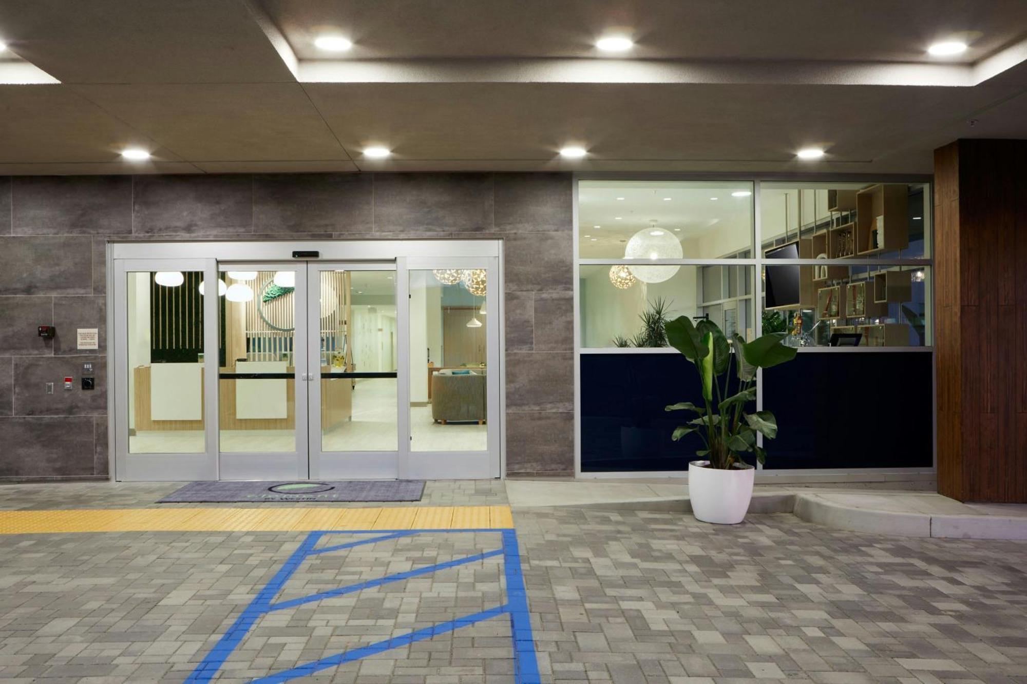 Element Irvine Hotel Exterior photo